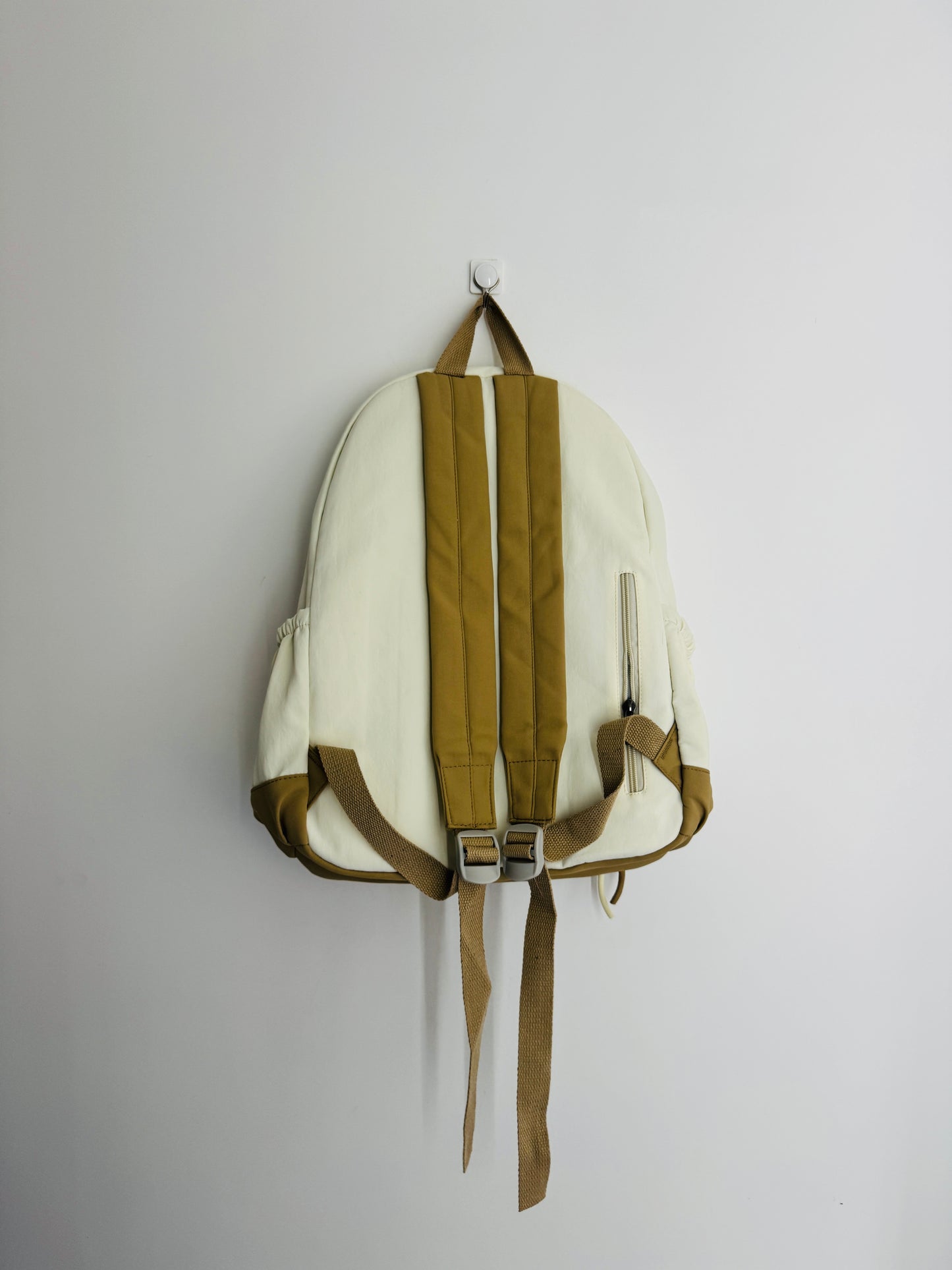 IMPORTED BACKPACK 7f7-b6
