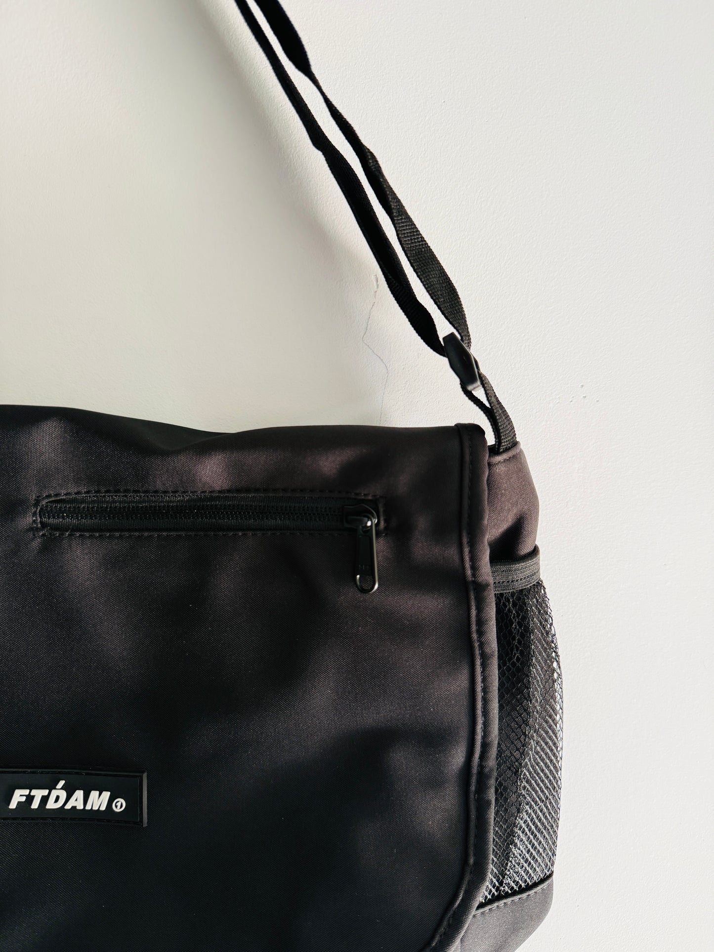 IMPORTED CROSSBODY BAG 2h9-g3