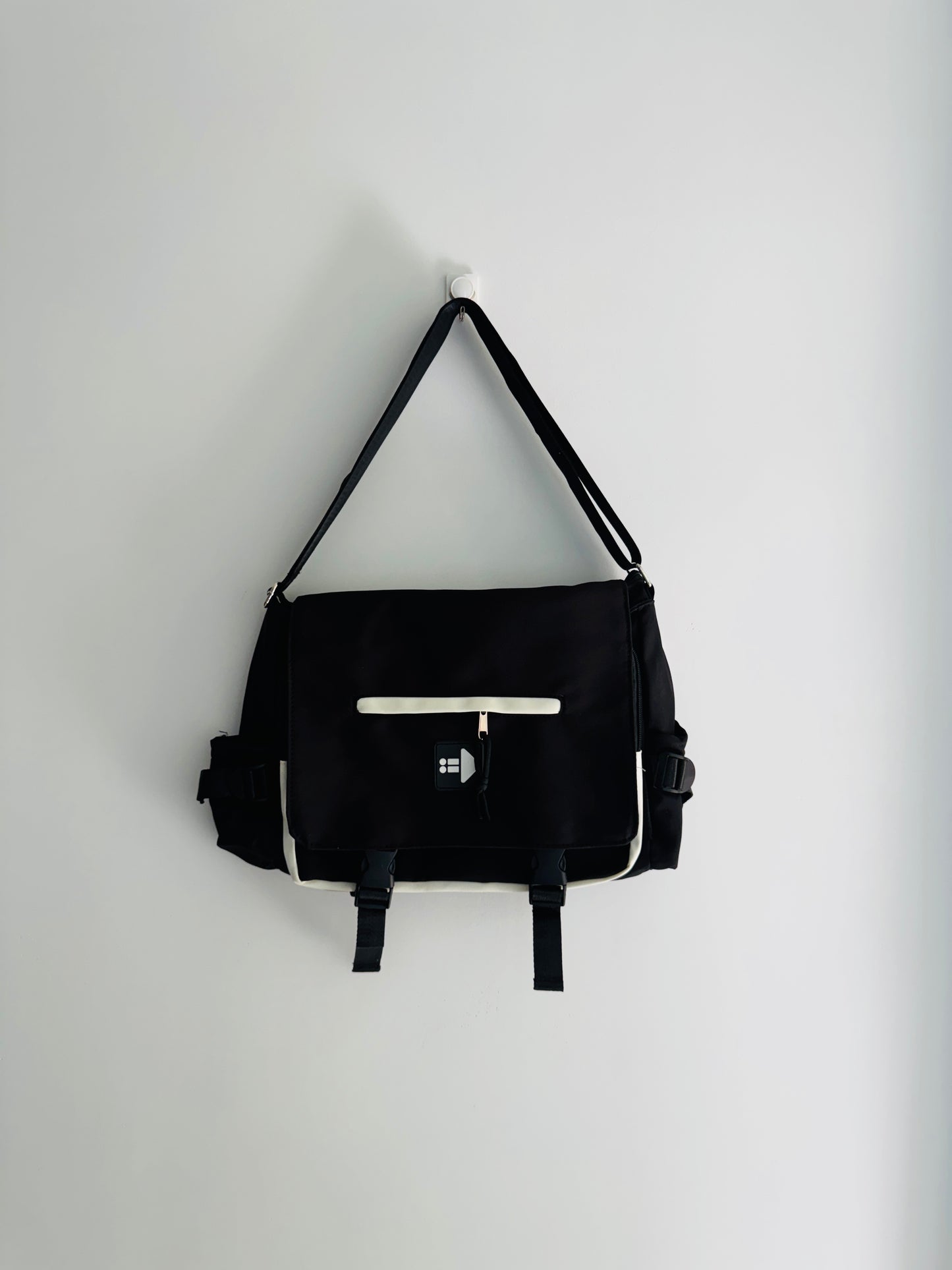 IMPORTED CROSSBODY BAG 2d2-C7
