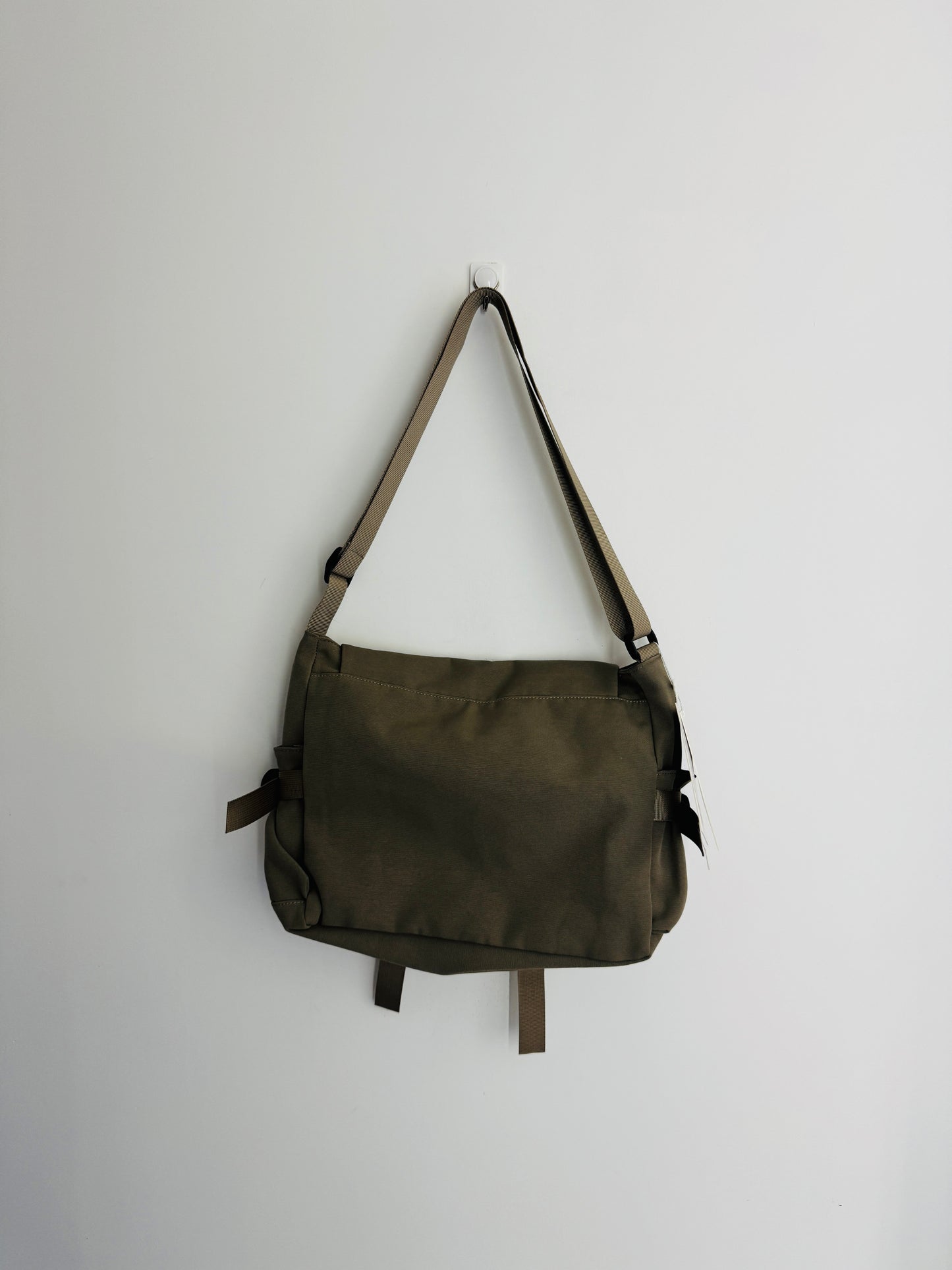 IMPORTED CROSSBODY BAG 8f0-a4