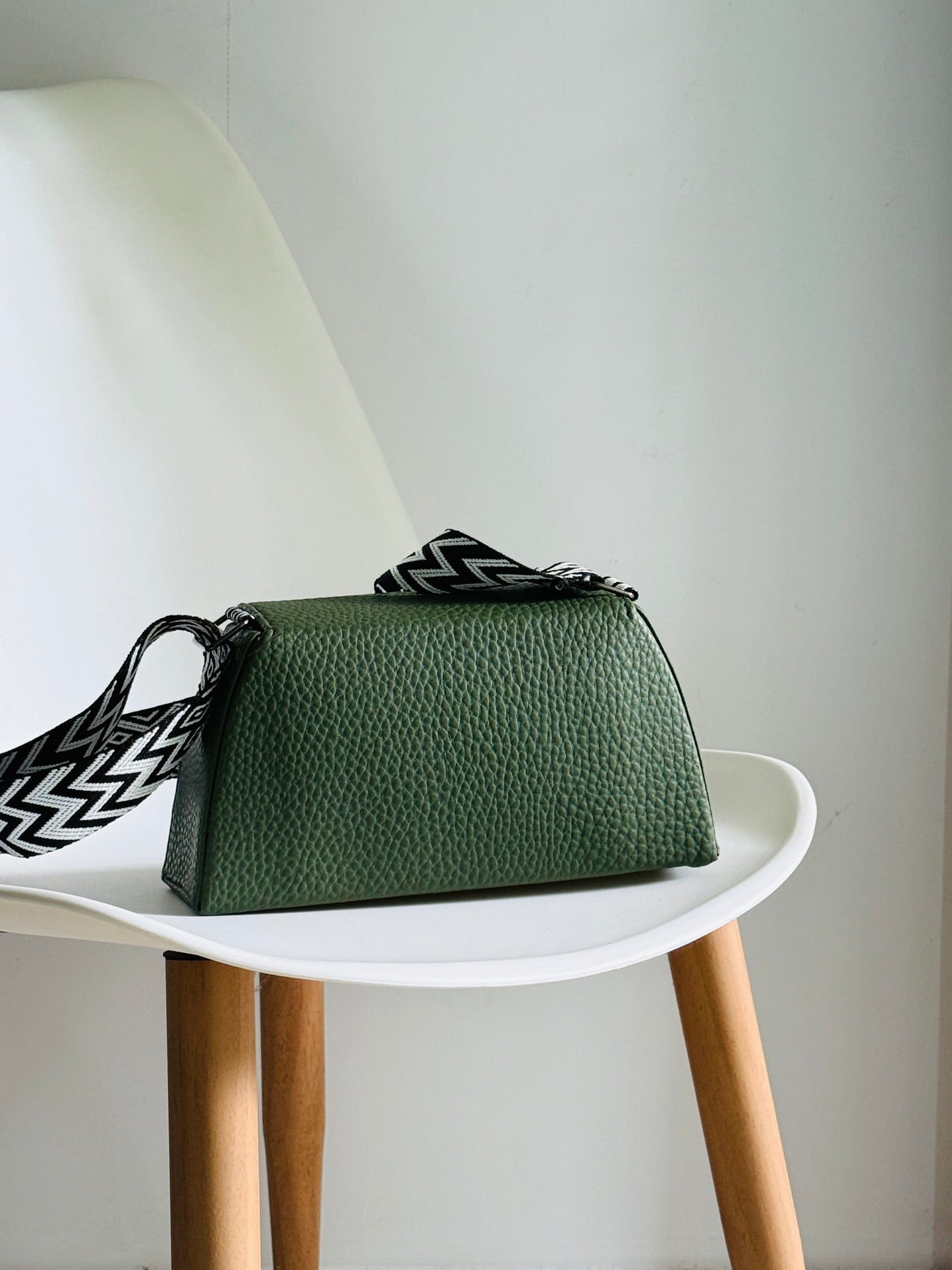 SLING BAG 4I7