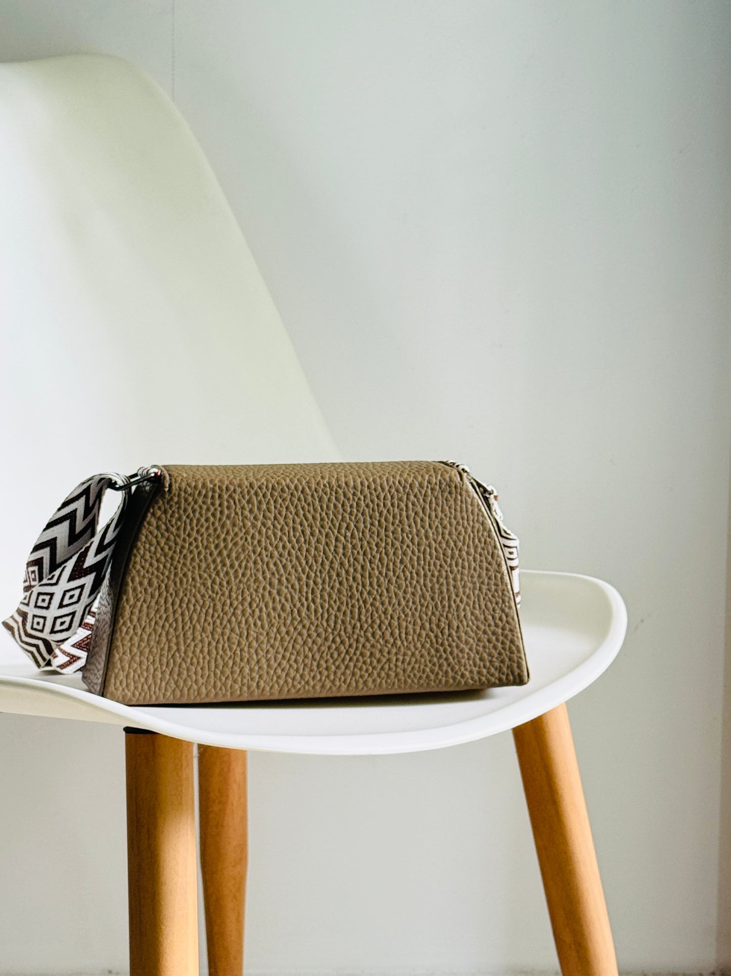 SLING BAG 4I8