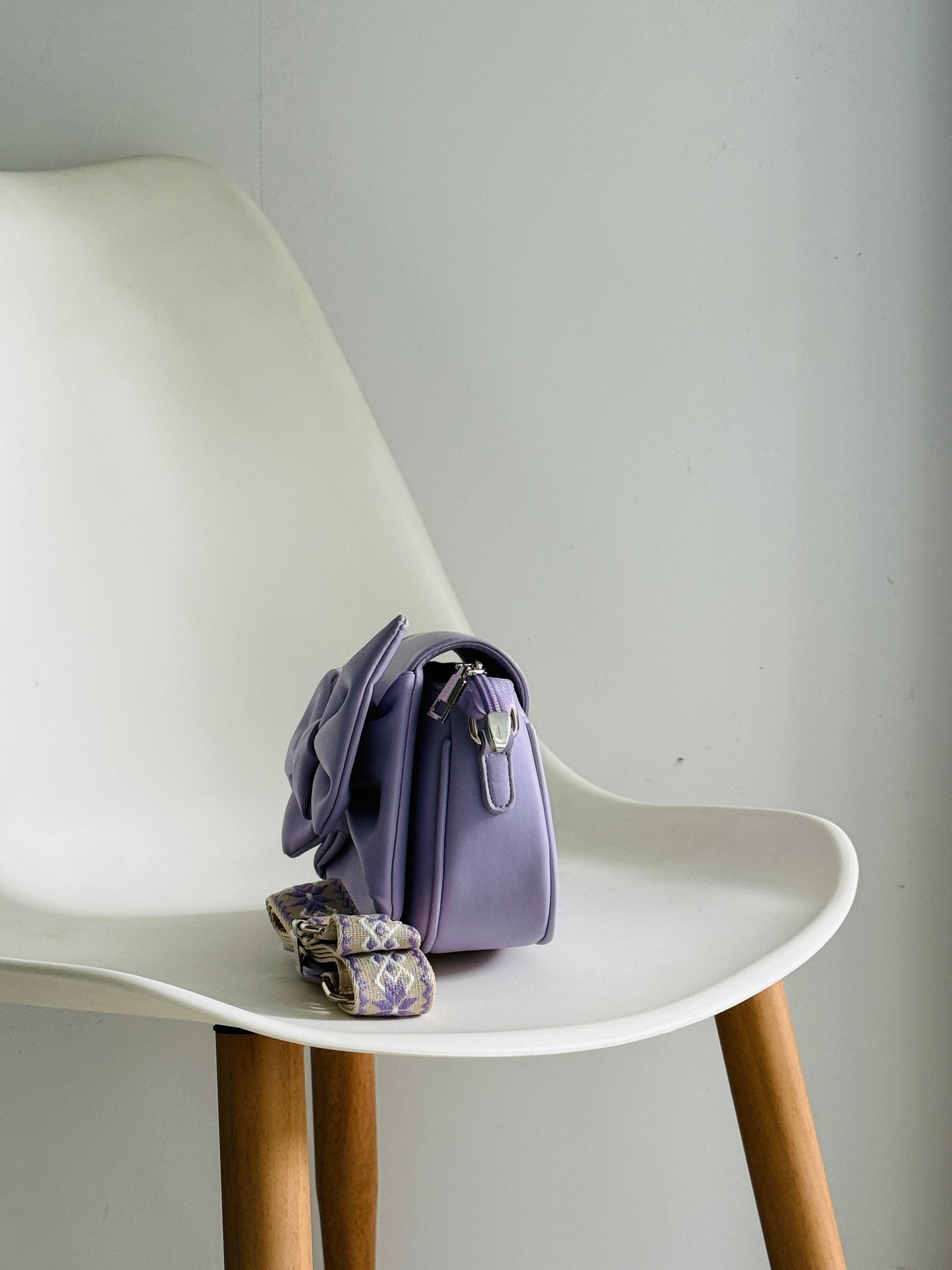 IMPORTED PREMIUM SLING BAG 3L7