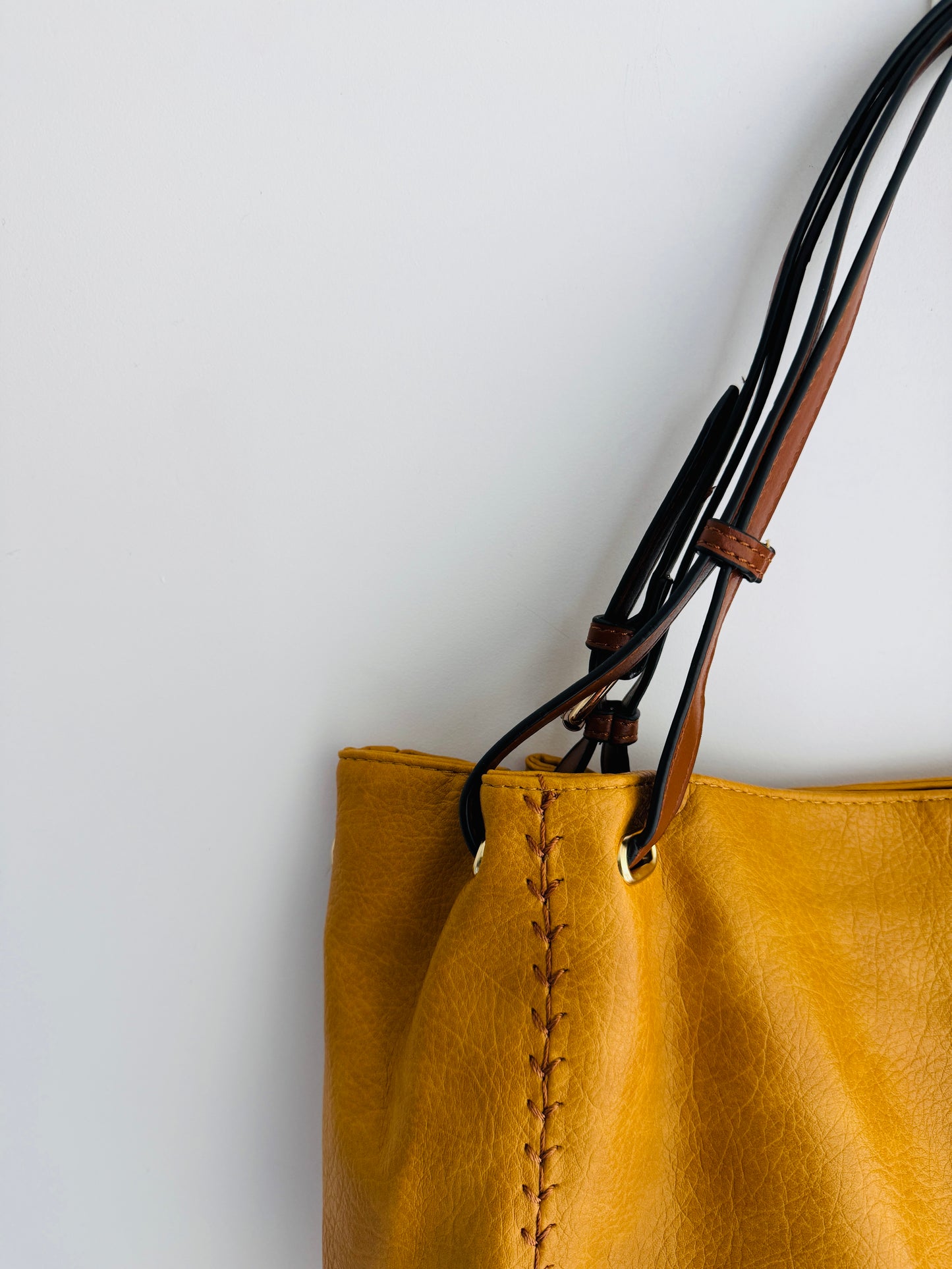 IMPORTED PREMIUM TOTEBAG 2L0-D7