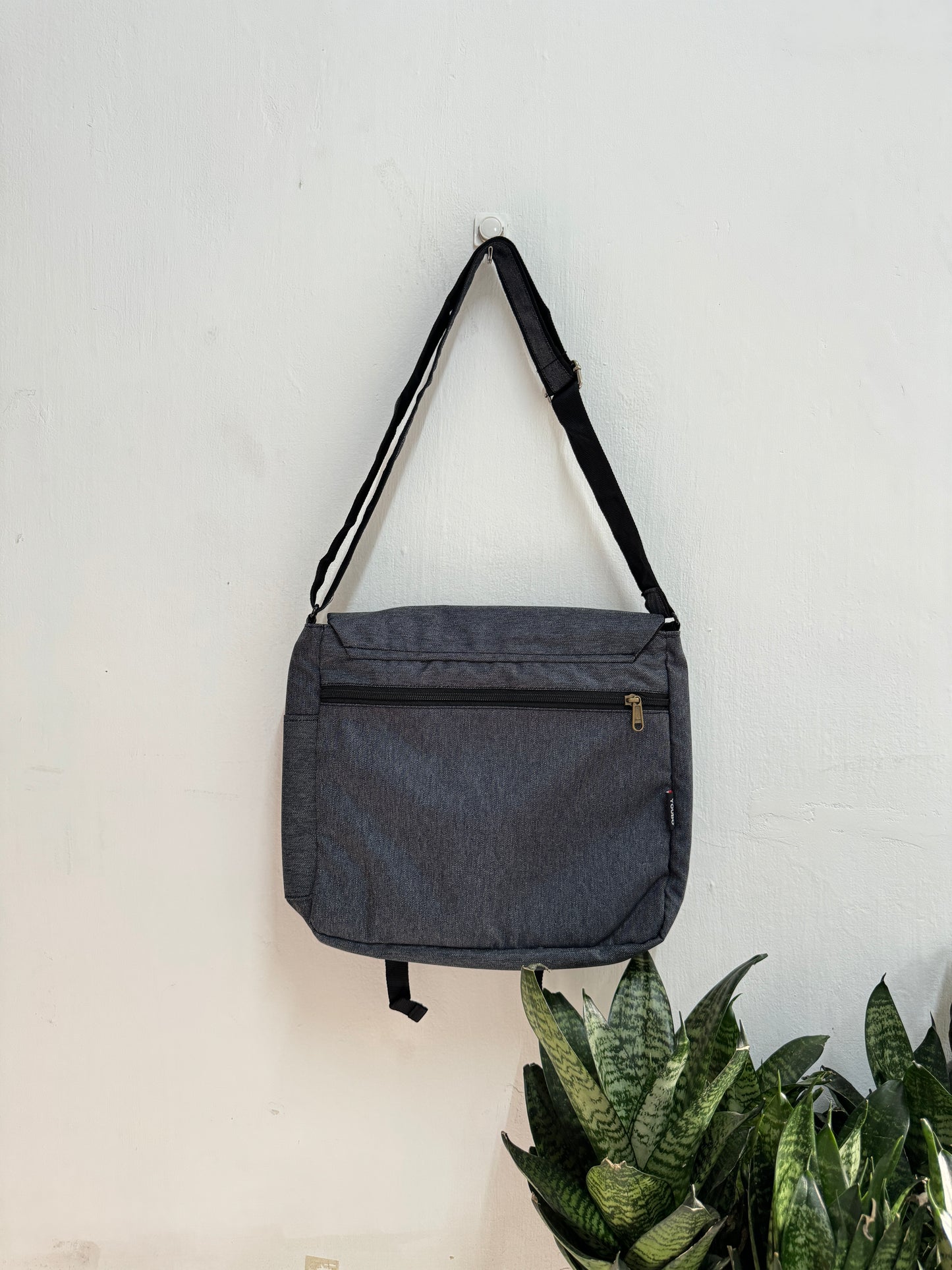 MESSENGER BAG 230