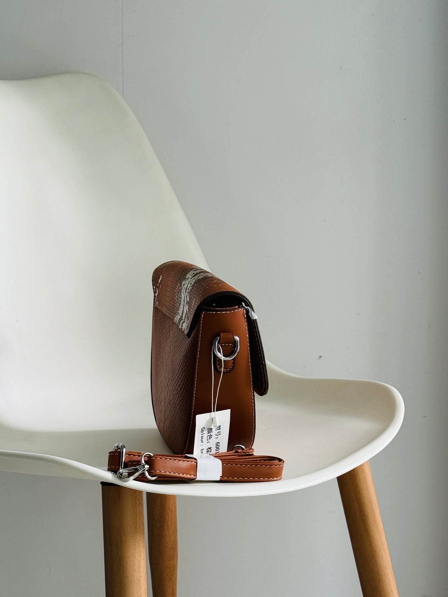 IMPORTED PREMIUM SLING BAG 4L1