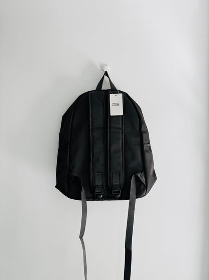 IMPORTED BACKPACK 1P0-I9