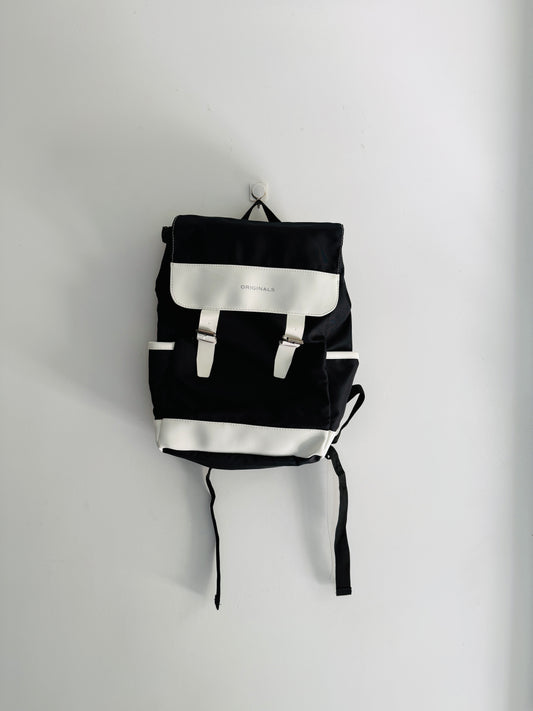 IMPORTED BACKPACK 8O2-A6